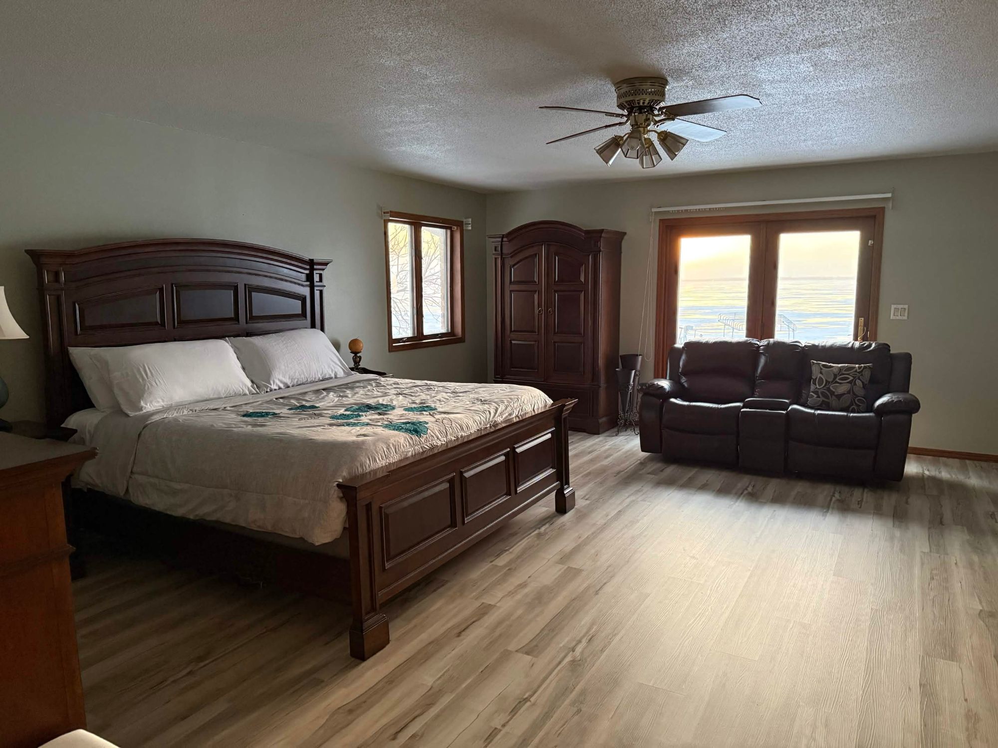 Primary suite with king bed and doors to the lake